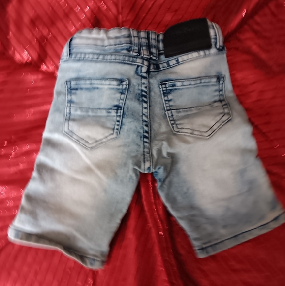 Boys stonewashed Jean shorts - Picture 3 of 3